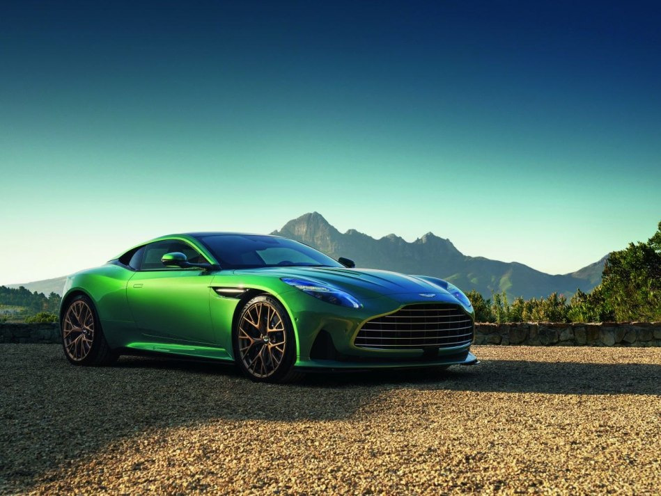 Recenze sportovního kupé Aston Martin DB12 2024