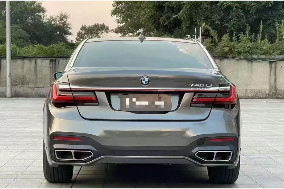 BMW řady 7 F01/F02 2008–2015 Restylingový body kit pro G12 M760 (bez výměny víka kufru a zadních blatníků) Fotografie 5