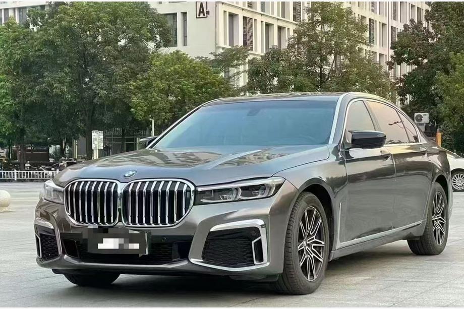 BMW řady 7 F01/F02 2008–2015 Restylingový body kit pro G12 M760 (bez výměny víka kufru a zadních blatníků) Fotografie 2