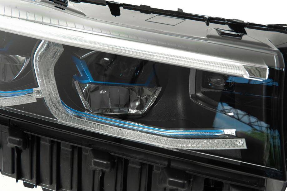 BMW řady 7 F01/F02 2008–2015 Restylingový body kit pro G12 M760 (bez výměny víka kufru a zadních blatníků) Fotografie 10