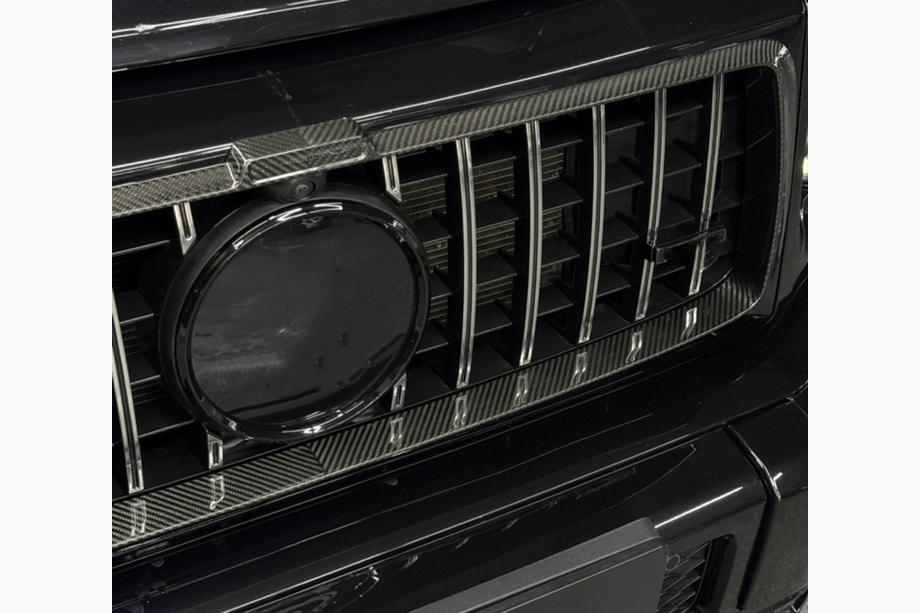 Mercedes G-Class W463 2018–2024 Rámeček masky chladiče (karbon) Image