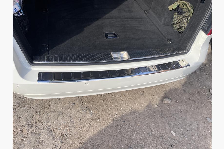 Mercedes E-class W211 2002–2009 Nerezová lišta na zadní nárazník Carmos (SW) Fotografie 2