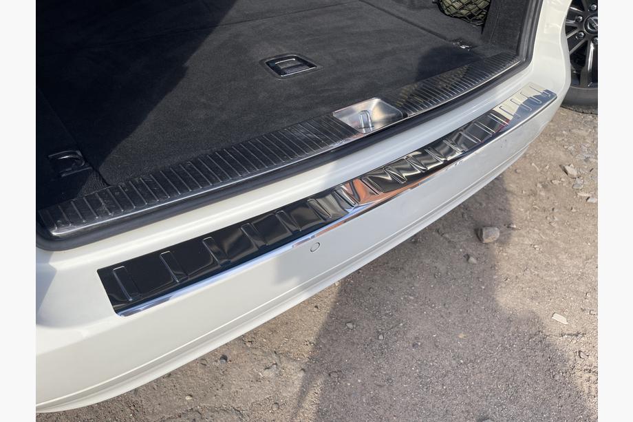 Mercedes E-class W211 2002–2009 Nerezová lišta na zadní nárazník Carmos (SW) Fotografie 1