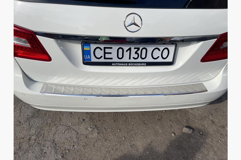 Mercedes E-class W211 2002–2009 Nerezová lišta na zadní nárazník Carmos (SW) Fotografie 3