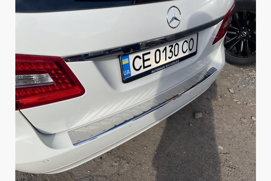 Mercedes E-class W211 2002–2009 Nerezová lišta na zadní nárazník Carmos (SW) Fotografie 4