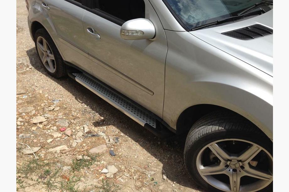 Mercedes ML W164 2005–2011 Boční nášlapy Allmond Grey (2 ks, hliník) Fotografie 4