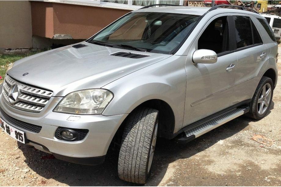 Mercedes ML W164 2005–2011 Boční nášlapy Allmond Grey (2 ks, hliník) Fotografie 2