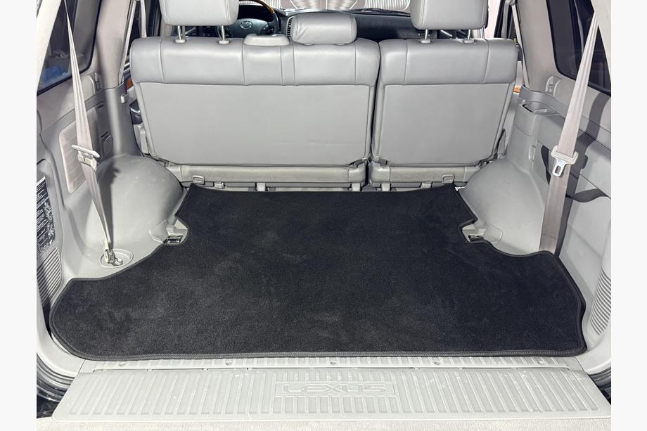 Lexus LX470 1998–2007 Textilní koberec do kufru Premium 2 ks černý (7 míst) Image