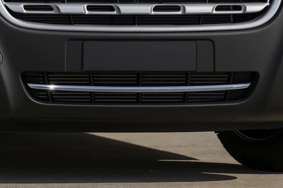 Nissan NV400 2010–2024 Nerezová lišta do nárazníku Image