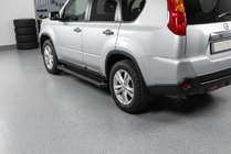 Nissan X-trail T31 2007–2014 Boční nášlapy Allmond Black (2 ks, hliník) fotografie 1