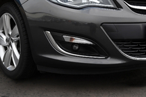 Opel Astra J 2009–2015 Nerezové rámečky mlhovek (2 ks) 2010-2013, OmsaLine fotografie 1
