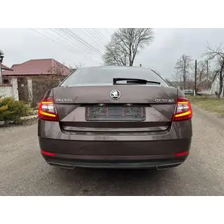 Nerezová lišta hrany víka kufru Skoda Octavia III A7 2013–2019 fotografie 3