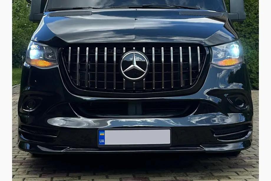 Mercedes Sprinter W907/W910 2018– Přední maska chladiče Panamericana GT Chrome Premium V2 (s rámečkem) Image