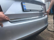 Skoda Rapid 2012–2019 Nerezová lišta hrany víka kufru fotografie 1