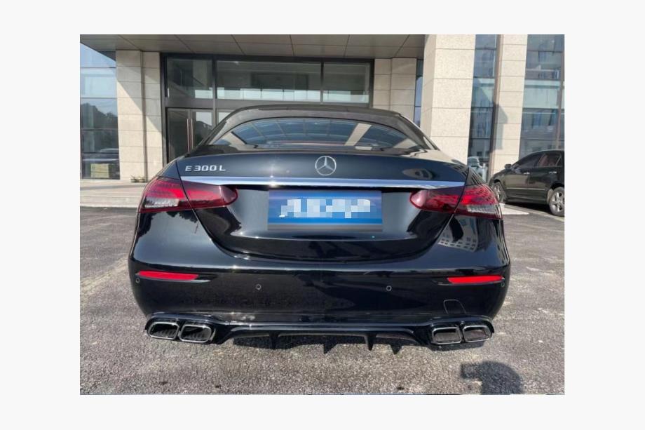 Mercedes E-class W213 2016–2023 Zadní difuzor s koncovkami výfuku Silver (pro Base, design E63 2020-2024) Image