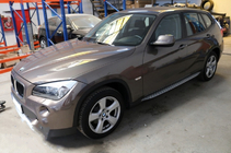BMW X1 E84 2009–2015 Originální boční nášlapy (2 ks, hliník) fotografie 2