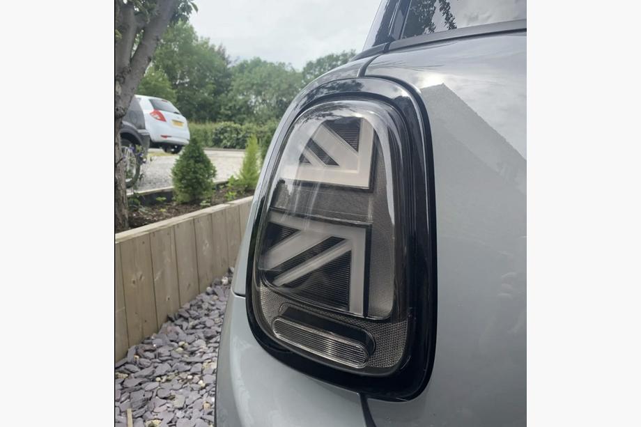 Mini Cooper F55/56/57 2014–2023 Zadní LED světla ve stylu Union Jack Black (2 ks) Image