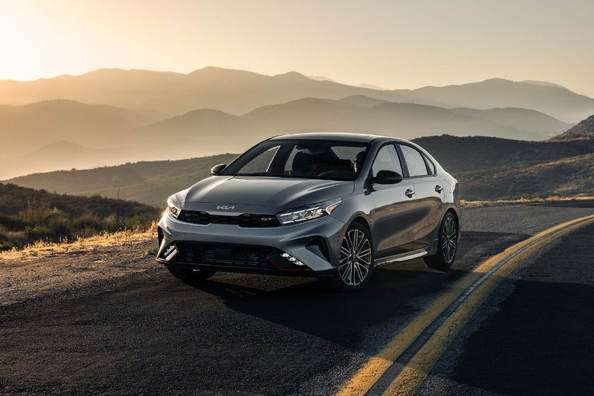 Modernizovaná Kia Forte: Recenze sedanu třetí generace