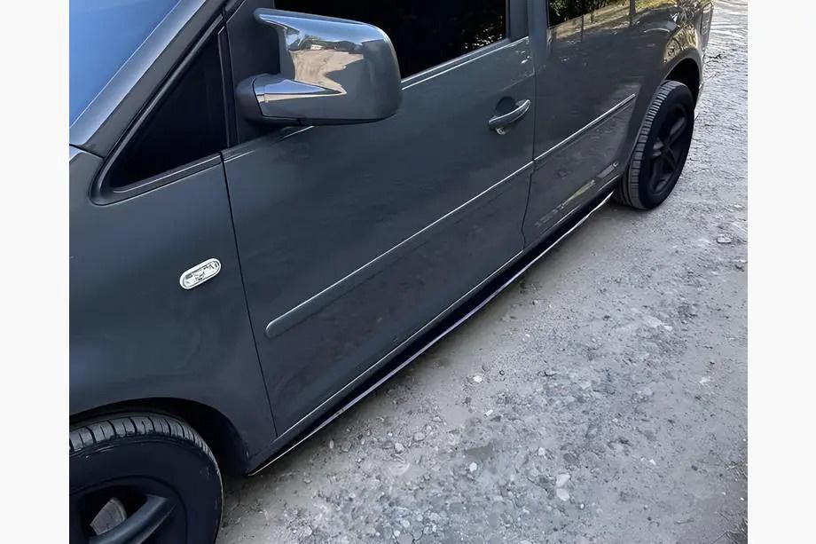 Volkswagen Caddy 2010–2015 Boční prahy Performance (černé) Image