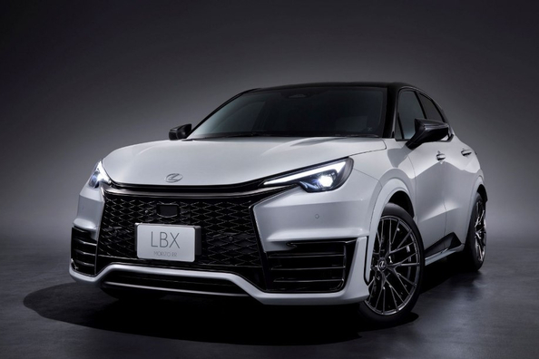Recenze Lexus LBX 2025: Kompaktní crossover s prémiovým nádechem