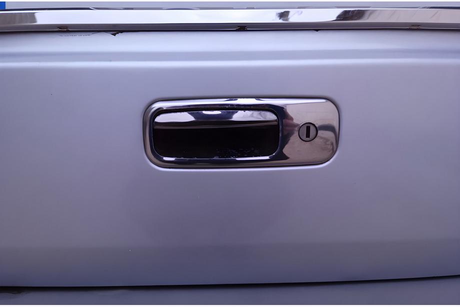 Volkswagen Caddy 2004–2010 Nerezový kryt kliky víka kufru Carmos - turecká ocel Image