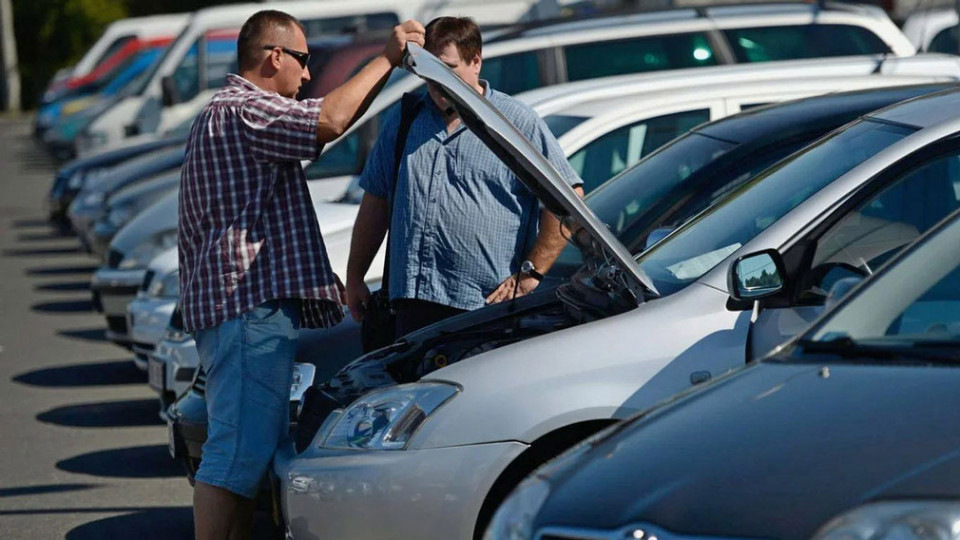 Koupě auta po nehodě: úspora, nebo riziko?