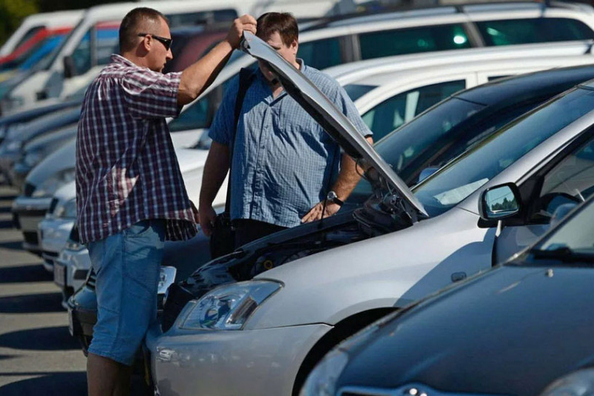 Koupě auta po nehodě: úspora, nebo riziko?