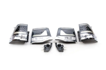 Toyota Land Cruiser 200 2007–2021 SLEVA! Zadní světla 2016+ (Executive Black) Vnitřní pravé (na víko kufru) fotografie 2