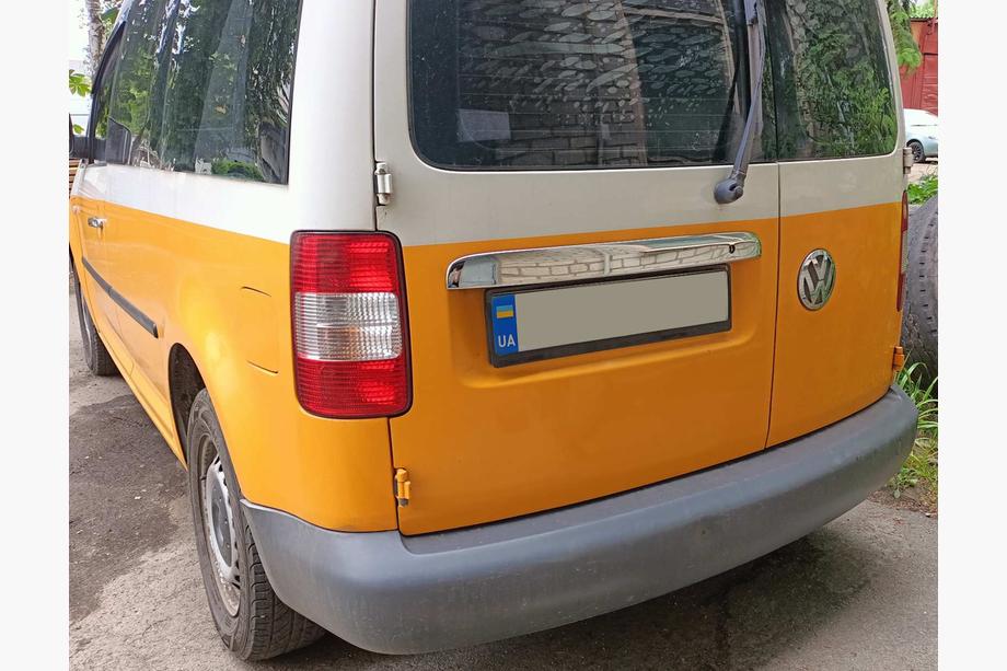 Volkswagen Caddy 2004–2010 Nerezová lišta nad SPZ (2dveř.) Bez nápisu, OmsaLine - italská nerezová ocel Image