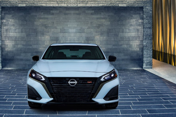 Modernizovaný Nissan Altima: svěží pohled na klasický sedan