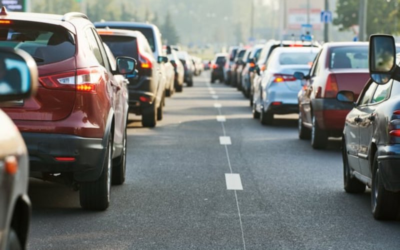 Jak předejít přehřátí auta v letní zácpě: praktické tipy