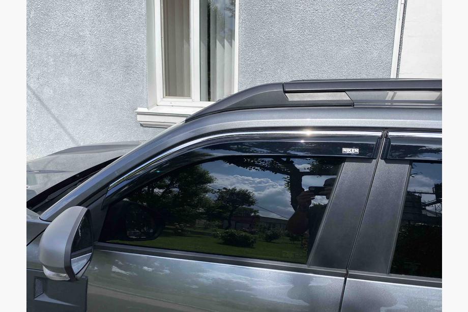 Dacia Duster 2024– Okenní ofuky s chromovanou lištou (4 ks, Niken) Fotografie 4