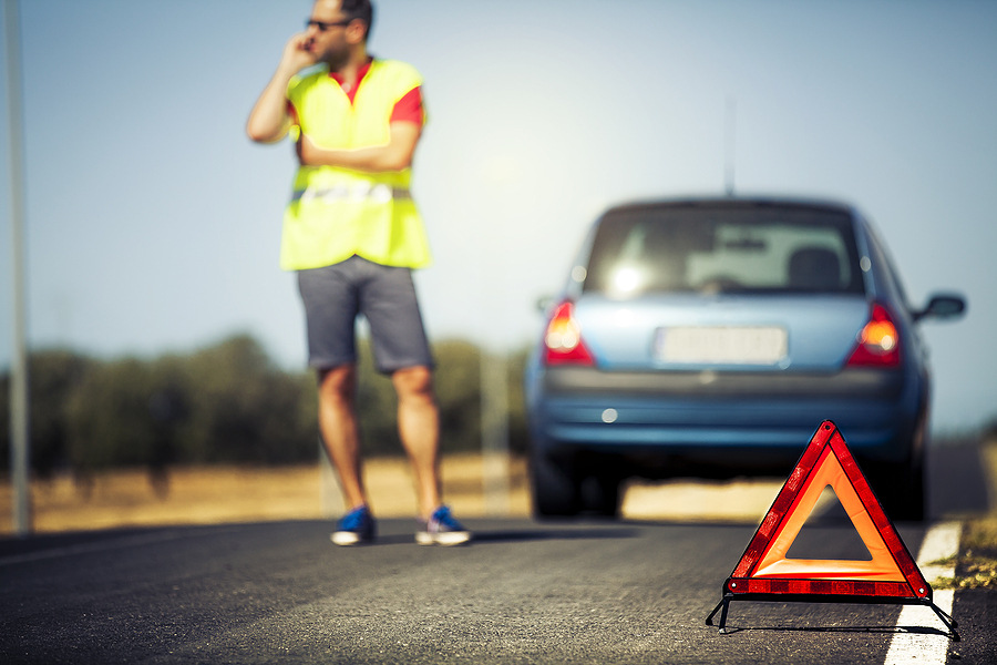 Auto se porouchalo na cestě: návod krok za krokem, co dělat