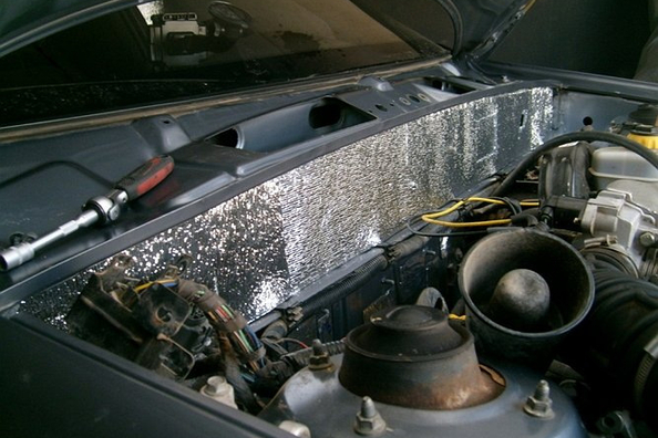 Vyplatí se odhlučnit motorový prostor auta?