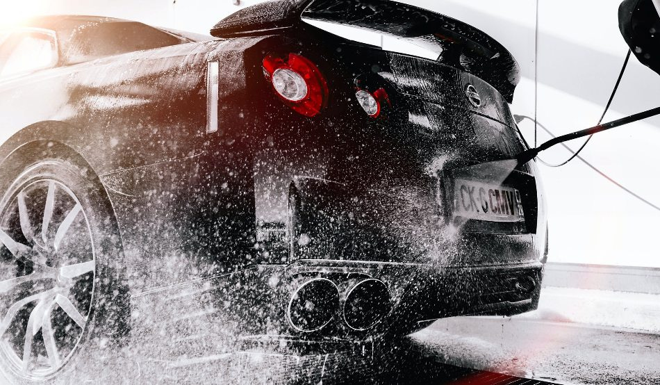 Jak často mýt auto, aby nedošlo k poškození laku?