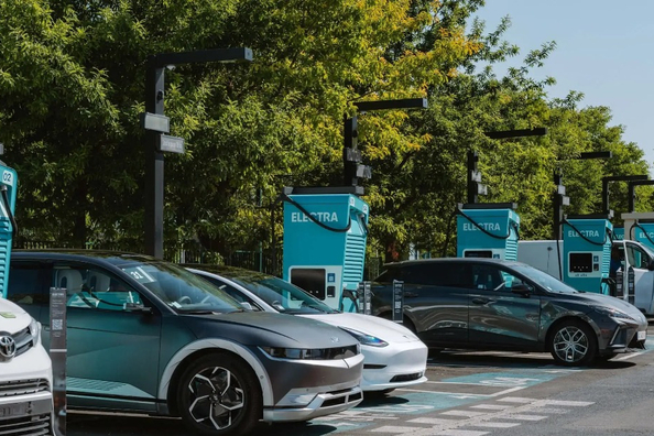 Vyplatí se elektromobil na dlouhé cesty? Hodnotíme možnosti