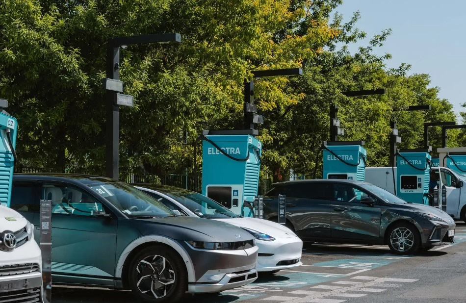 Vyplatí se elektromobil na dlouhé cesty? Hodnotíme možnosti