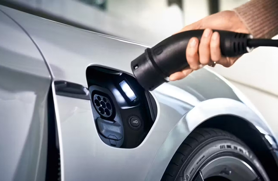 Jak dlouho může elektromobil zůstat bez nabíjení?