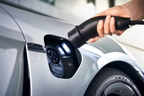 Jak dlouho může elektromobil zůstat bez nabíjení?