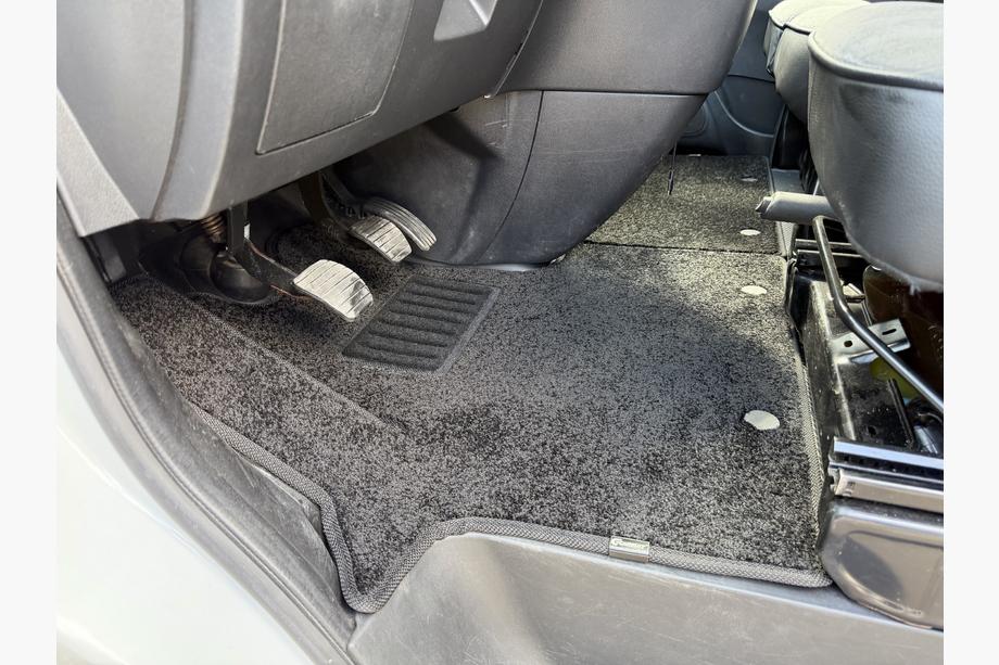Opel Vivaro 2015–2019 Textilní autokoberce Deluxe (2 ks, černé) Image