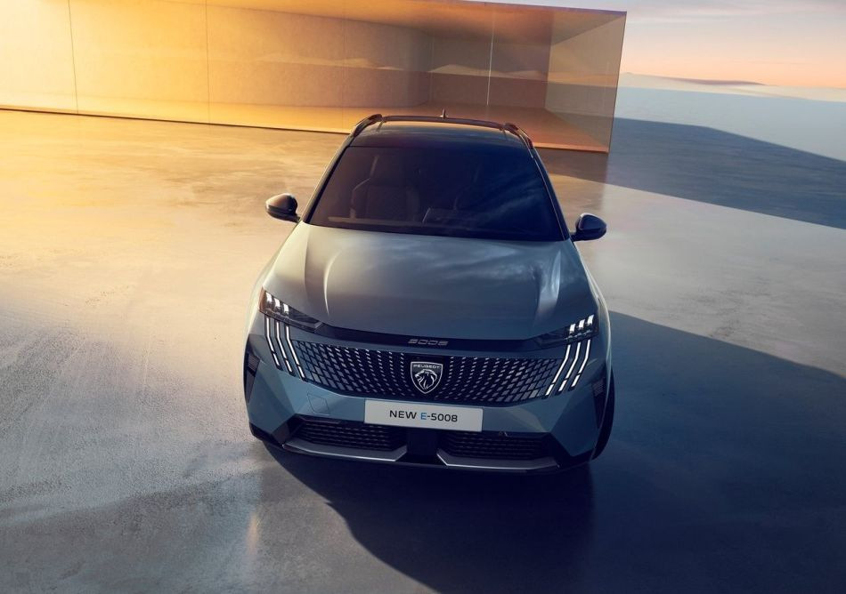 Peugeot e-5008 2024: Přehled elektrického sedmimístného crossoveru