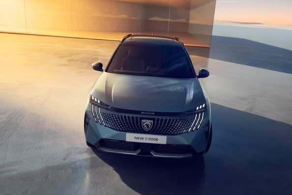 Peugeot e-5008 2024: Přehled elektrického sedmimístného crossoveru