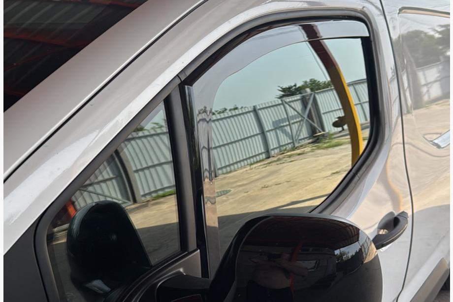 Fiat Doblo III 2023– Vkládací deflektory oken Niken Luxury (2 ks) Image