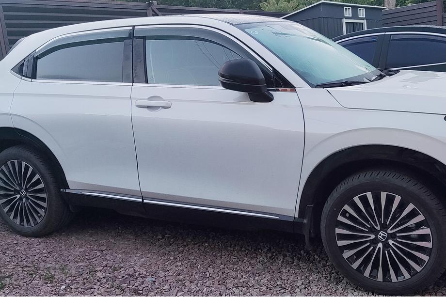 Honda eNS1 2022– Okenní deflektory s chromovanou lištou Niken Luxury (EU/Asia, 4 ks) Image