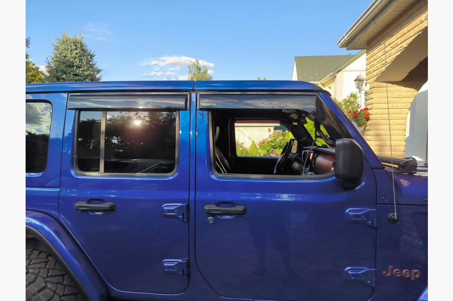 Jeep Wrangler 2018– Okenní deflektory Niken Luxury (4 ks) Image
