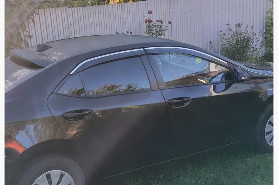 Toyota Corolla 2013–2019 Okenní deflektory s chromovanou lištou Niken Luxury (4 ks) Fotografie 1