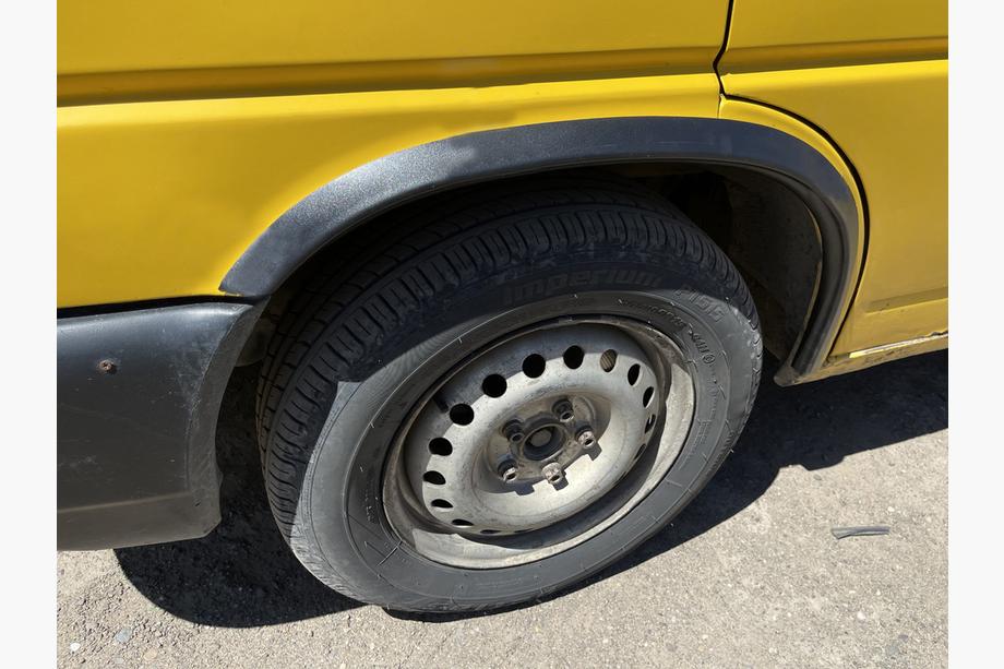 Volkswagen T4 Transporter 1990–2003 Lemy blatníků (4 ks, černé) Nerezová ocel Fotografie 3