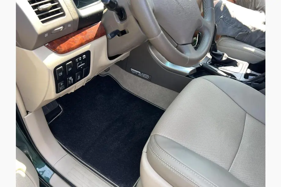 Toyota Land Cruiser Prado 120 2002–2009 Textilní autokoberce Deluxe (2 řady, černé) Image