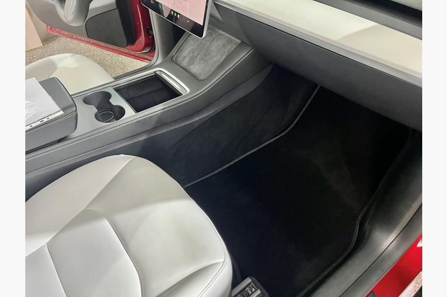 Tesla Model Y 2020– Textilní autokoberce Deluxe (2020-2024, černé) Fotografie 3