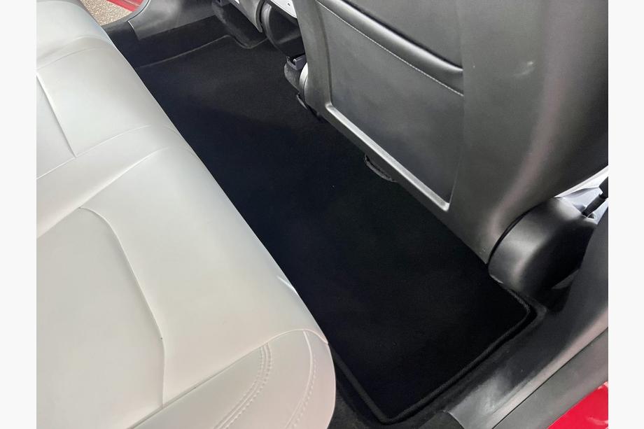 Tesla Model Y 2020– Textilní autokoberce Deluxe (2020-2024, černé) Fotografie 4